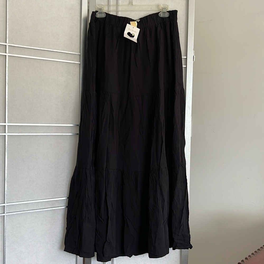 NEW Stunning Skirt black